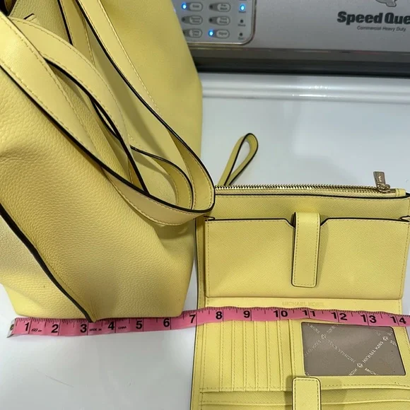 Michael Kors, handbag and wristlet - Picture 13 of 15